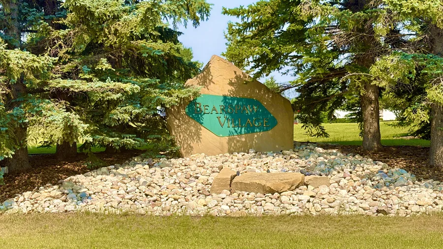 Bearspaw Village acreages, Rocky View County